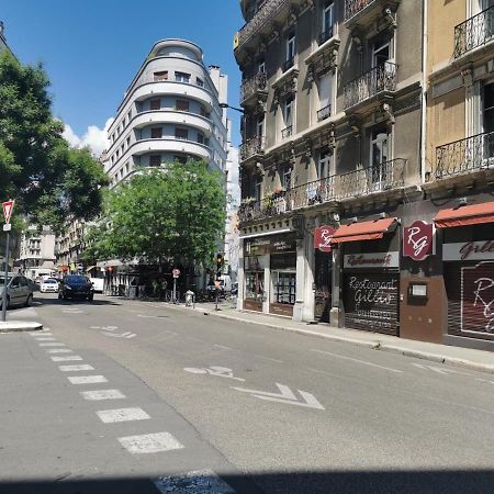 Bel Appartement Charme Ancien Dans Quartier Anime Grenoble Exteriör bild