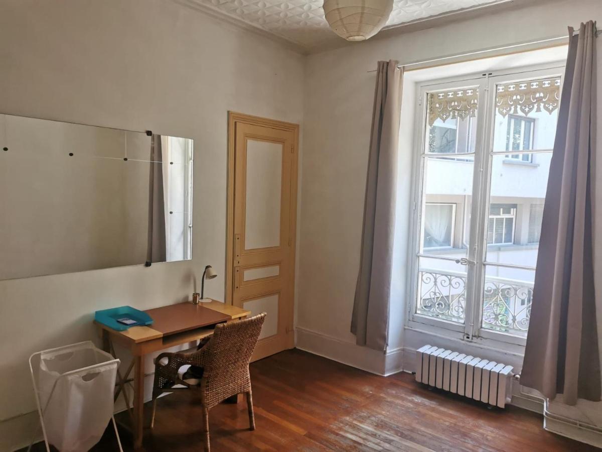 Bel Appartement Charme Ancien Dans Quartier Anime Grenoble Exteriör bild