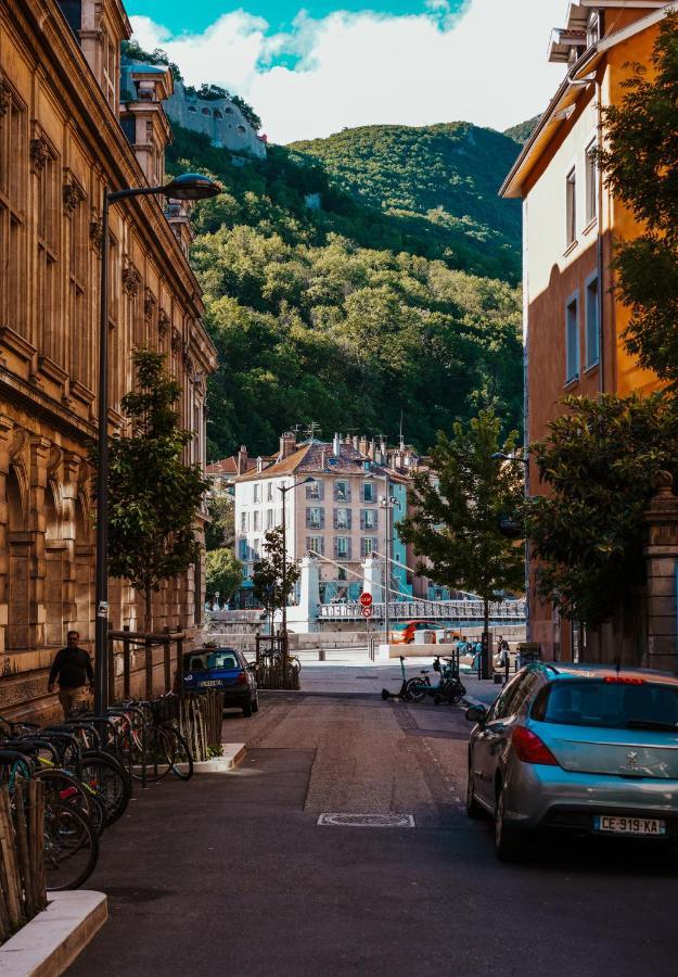 Bel Appartement Charme Ancien Dans Quartier Anime Grenoble Exteriör bild